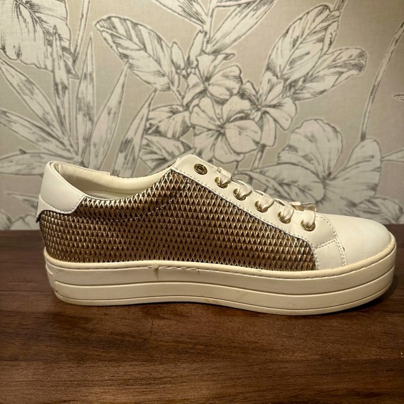 J/SLIDES Hilton White and Gold Platform Sneakers - Women’s Size 8 - Picture 3 of 14